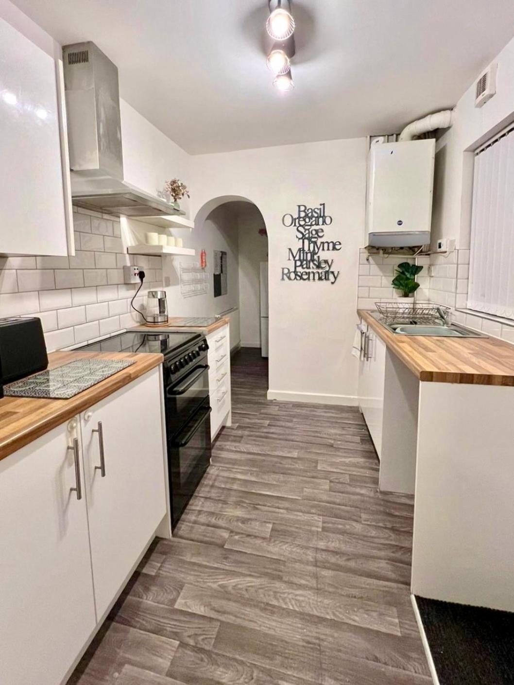 Spacious 3-Bedroom Family Home In Ince Bagian luar foto