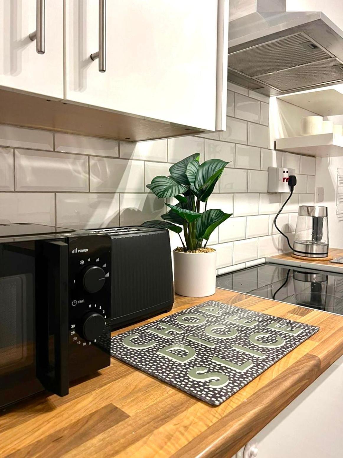 Spacious 3-Bedroom Family Home In Ince Bagian luar foto
